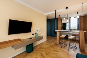 TV a/nebo společenská místnost v ubytování Hypnose Resort - Adult Only 14