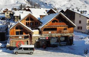 Chalet montagnard 15 personnes - proche du centre du village v zimě