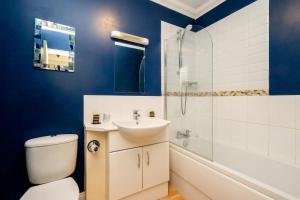 Phòng tắm tại 1 Hazelwood, Aldeburgh