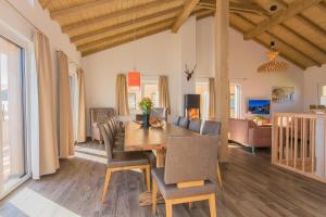 A television and/or entertainment centre at Grossglockner Chalets Zell am See