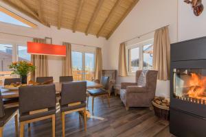 A seating area at Grossglockner Chalets Zell am See