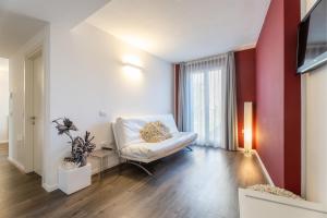 a living room with a white chair and a television at On The Rock in Arco