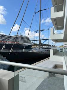 Φωτογραφία από το άλμπουμ του Luxe appartement uitzicht op stad, zee en Handelskade σε Willemstad