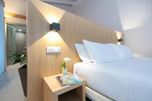 Postel nebo postele na pokoji v ubytování Ros'e Mari Green Home Hotel