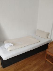 En eller flere senger på et rom på Zimmer in Kaiserslautern