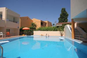 Bazén v ubytování Elma's Dream Apartments & Villas nebo v jeho okolí