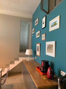 a room with blue walls and a table with a lamp at Design loft in Saint-Denis
