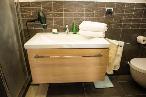 Ένα μπάνιο στο Nido felice +21 φωτογραφίες