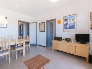 TV a/nebo společenská místnost v ubytování Apto TCanigo9B - Wifi, vistas, parking. - ES-89-81