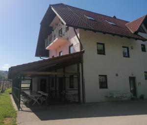 Hoone, kus külalistemaja asub