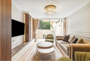 a living room with a couch and a table at Luxury 2 bed Apartment in London