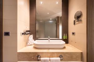Un baño de Holiday Inn Santiago - Airport Terminal by IHG