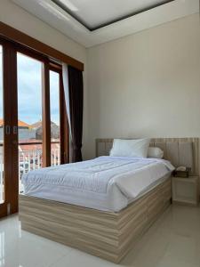 Кровать или кровати в номере Akara Villa Jimbaran