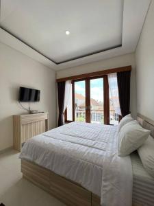 Кровать или кровати в номере Akara Villa Jimbaran