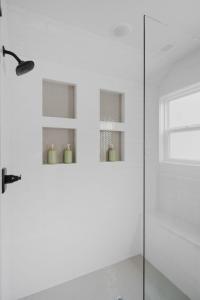 Koupelna v ubytování Urban Sophistication Mid Century - Farm Home