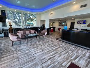 a lobby with a waiting area with chairs and a table at Motel 6 Pasadena, CA Old Town Pasadena Area in Pasadena