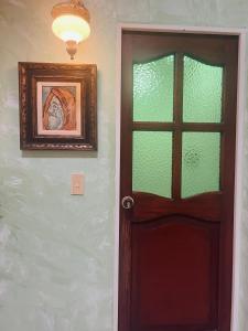 a door in a room with a picture on the wall at Casa Céntrica a 5 min Metro y Mayorca in Envigado