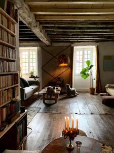 Posezení v ubytování Abury, tables et chambres , randos et bien être à la montagne