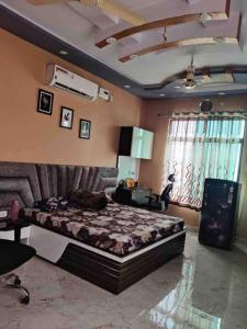 um quarto com uma cama e uma televisão em Your Own Sweet Nest in Gwalior with comfort em Gwalior