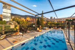 Bazén v ubytování Loma Verde Aparthotel nebo v jeho okolí