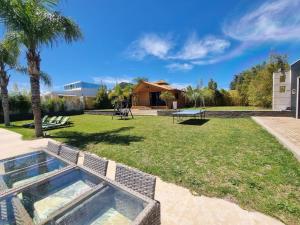 un patio trasero con piscina y una casa en Fes Villa with Pool - Serene Oasis Retreat - Fez en Aïn Smar