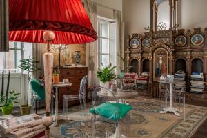 A seating area at Il Regio Boutique Hotel