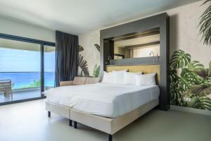 Una cama o camas en una habitación de Papagayo Beach Hotel