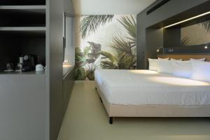 Una cama o camas en una habitación de Papagayo Beach Hotel