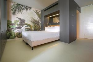 Una cama o camas en una habitación de Papagayo Beach Hotel