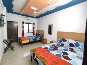 a bedroom with two beds in a room at Ambient Homestay by NESTEASY in Nashik
