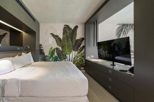 Una cama o camas en una habitación de Papagayo Beach Hotel