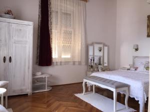 Posteľ alebo postele v izbe v ubytovaní Georgina Panorámás Apartman - Bacchus Badacsony