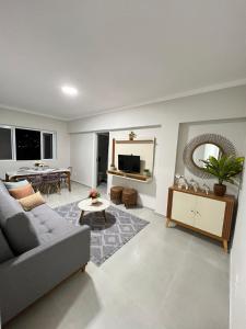 a living room with a couch and a table at Morada Belli - Apartamento no Centro in Serra Negra