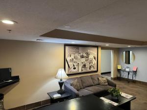 Posezení v ubytování Super 8 by Wyndham Winfield-Quail Ridge Area