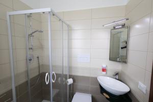 Kúpeľňa v ubytovaní PalerMonAmour Art Gallery Suite + 37 fotografií