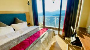 Posteľ alebo postele v izbe v ubytovaní Yarrows, Narkanda, A boutique stay