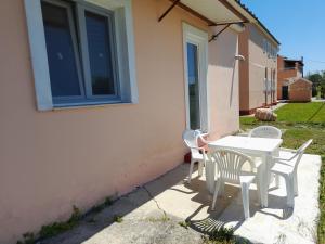 Budova, kde se apartmán nachází + 37 fotografií