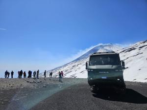 a green truck parked on the side of a mountain at Casa Holiday Sea Etna Di Enza in Linguaglossa