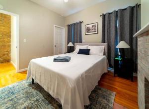 a bedroom with a large white bed in a room at Casa Coquette+Near VA Hosp, MVP Arena & Law School in Albany