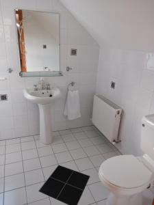 A bathroom at Lake View House