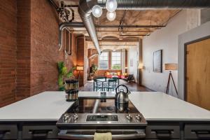 Posezení v ubytování 3BR Luxury Loft Oasis with Gym