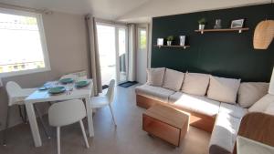 ラウエルウオーフにあるMOBILHEIM HERZ LAUWERSOOG - Chalet Pampusplaatのギャラリーの写真 +41枚の写真