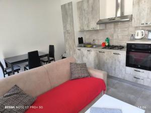 a living room with a couch and a kitchen at One bedroom TEA apartment Il-Gzira in Il-Gżira