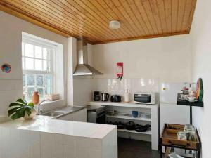 a kitchen with a sink and a counter top at Casa do Cacto - 1 Bedroom Flat in Madalena