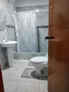 Uma casa de banho em SHUMAQ YUNGAY - Depas