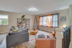 Imagen de la galería de Modern Urbana Home 2 Mi to University of Illinois, en Urbana