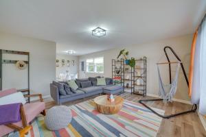 Imagen de la galería de Modern Urbana Home 2 Mi to University of Illinois, en Urbana