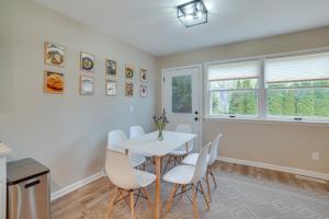 Imagen de la galería de Modern Urbana Home 2 Mi to University of Illinois, en Urbana