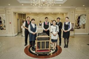Členové personálu v ubytování Bayangol Hotel