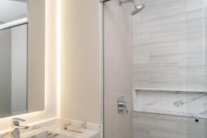 Kylpyhuone majoituspaikassa ZT Coliving and Hotel